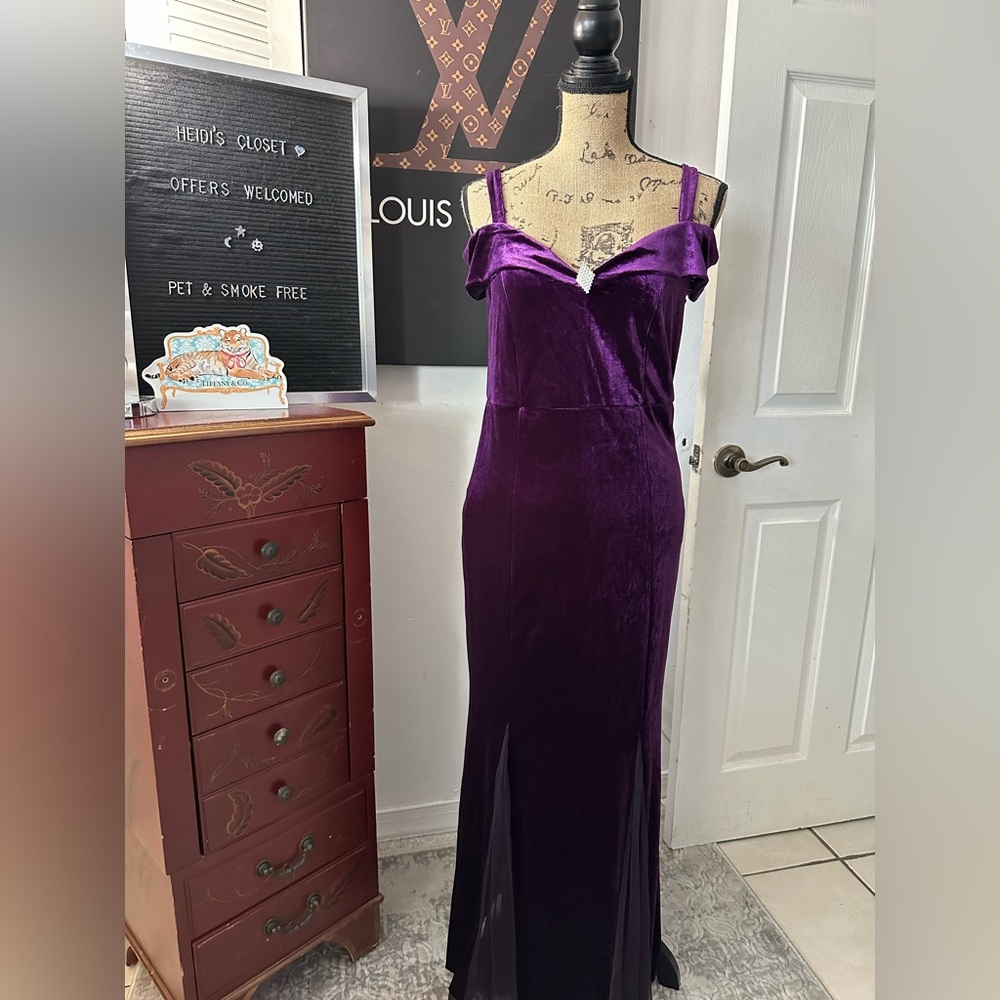 🆕Candalite Purple Velvet Gown